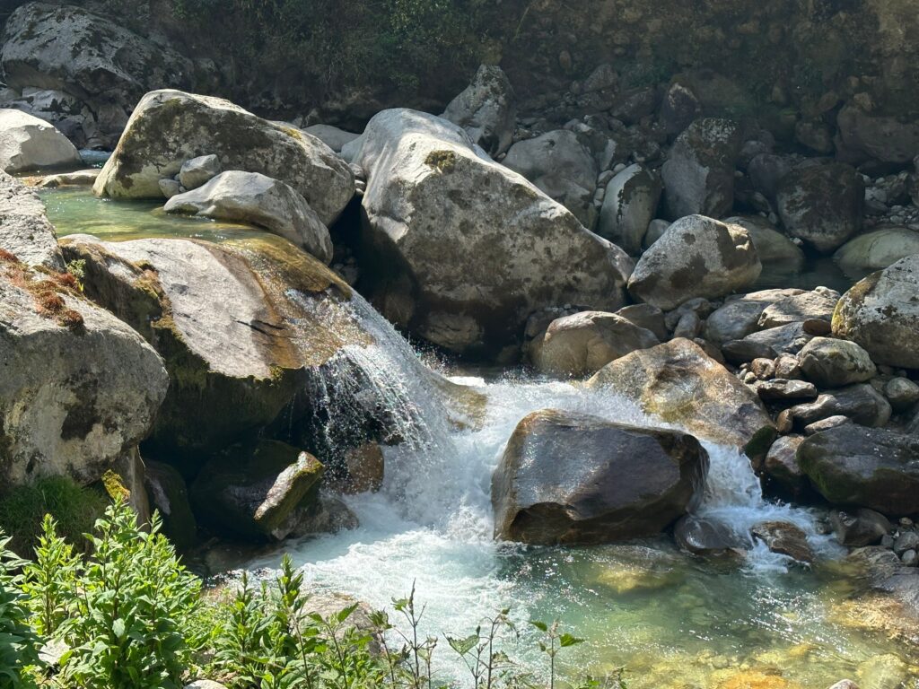 river on rocks photo